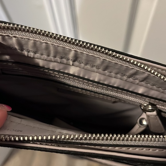 NWOT MICHAEL KORS PURSE !!! 🔥🔥🔥🔥🔥 - Picture 4 of 8